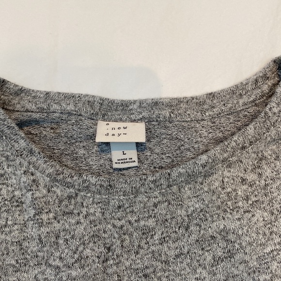 Grey knot top - Picture 2 of 2